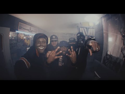 Clip de Evil Venom X La Reziztance, Combinaison illégale