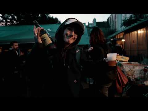 Clip de Sticky Snake feat Jon et Pounz, Une Bière, Une Scène, Un Sourire